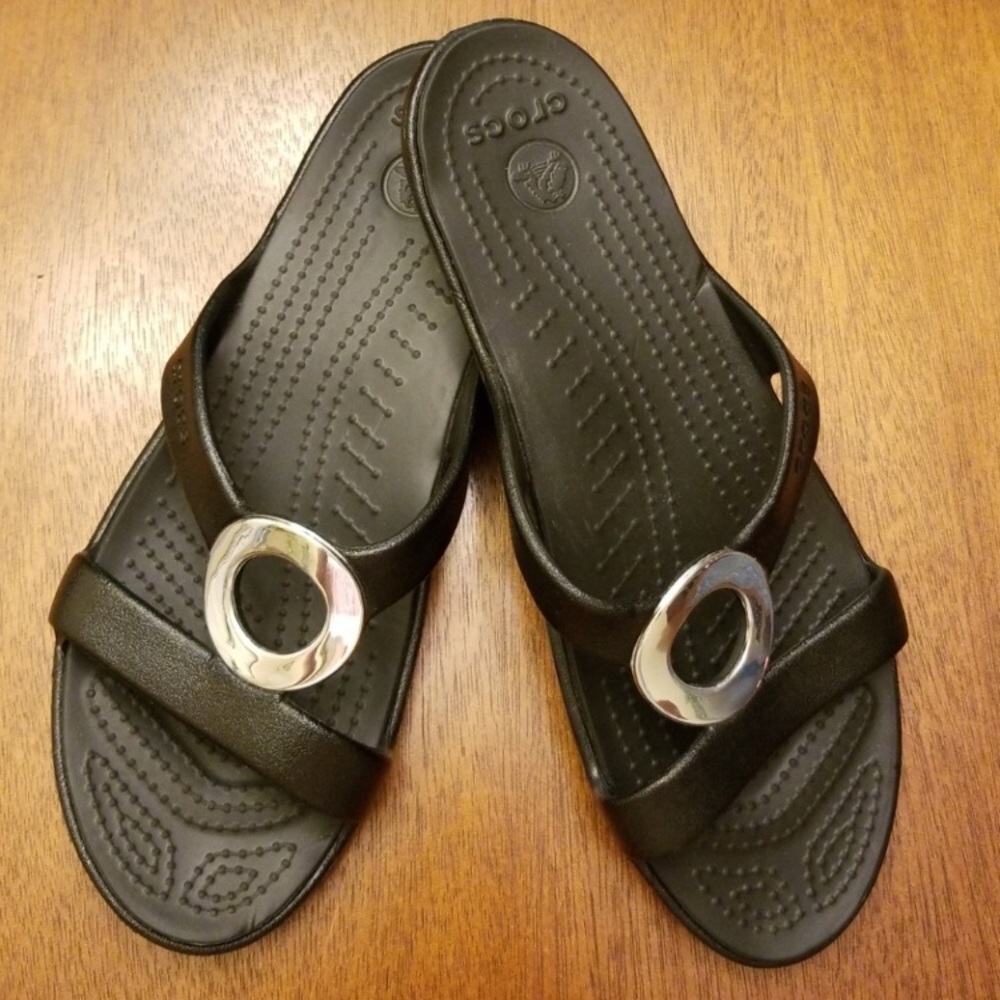 Women’s Crocs Sanrah sandal black size 9